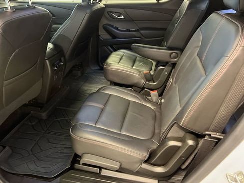 Used 2023 Chevrolet Traverse RS FWD image 17