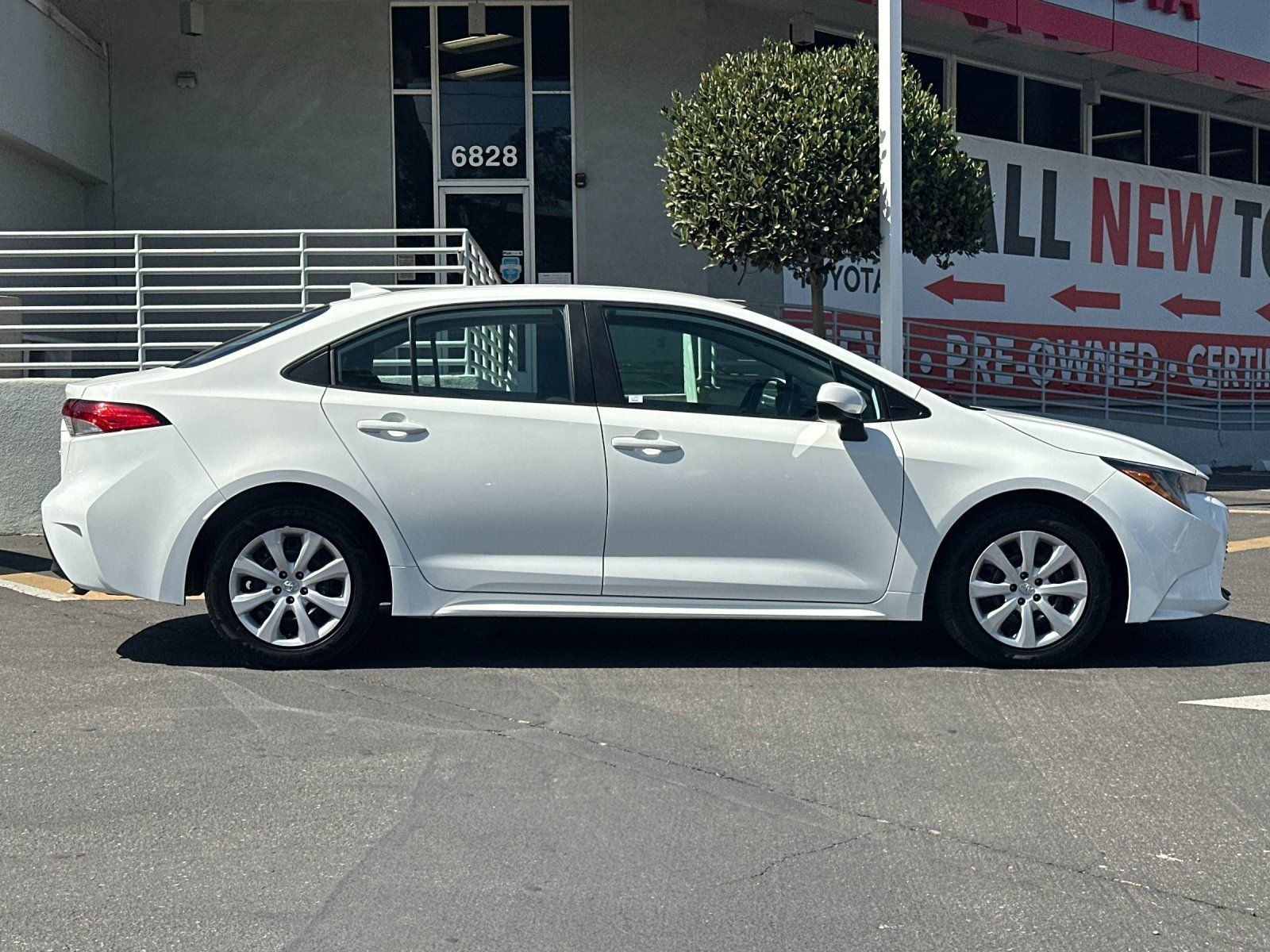 Used 2024 Toyota Corolla LE FWD image 6