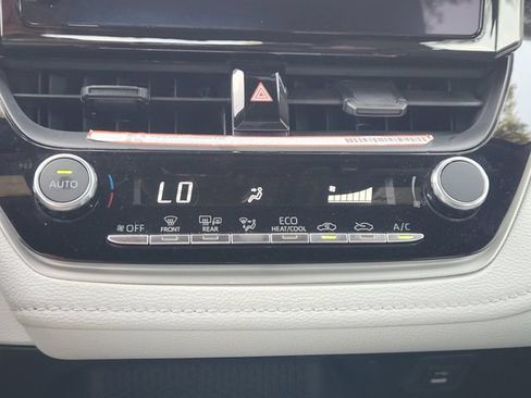 Used 2025 Toyota Corolla SE w/ Convenience Package FWD image 14