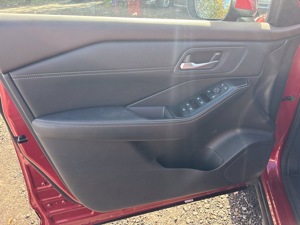 Certified 2023 Nissan Rogue SV w/ SV Premium B Package AWD/4WD image 17