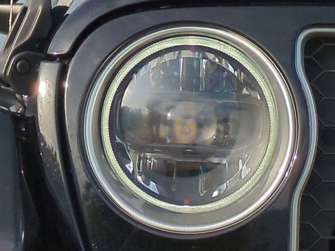 Used 2023 Jeep Wrangler Unlimited Sahara image 10