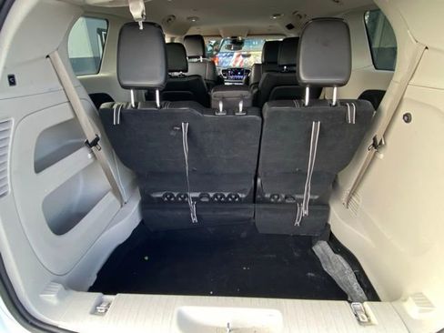 Used 2023 Chrysler Pacifica Touring-L image 24