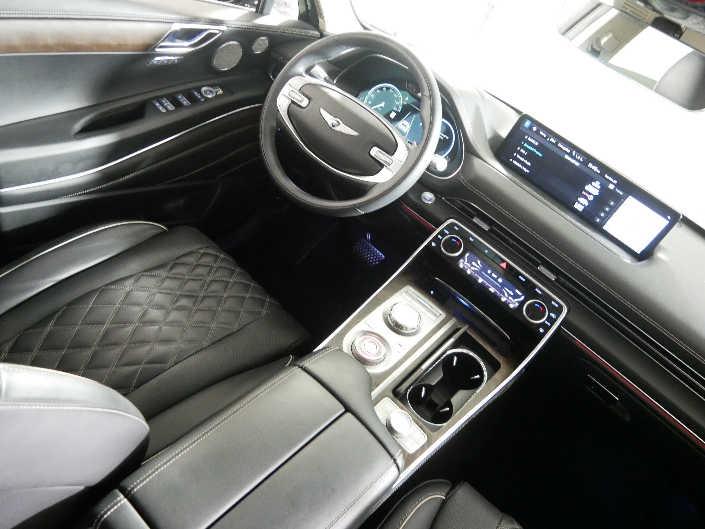 Used 2024 Genesis GV80 3.5T Prestige Signature AWD/4WD image 9
