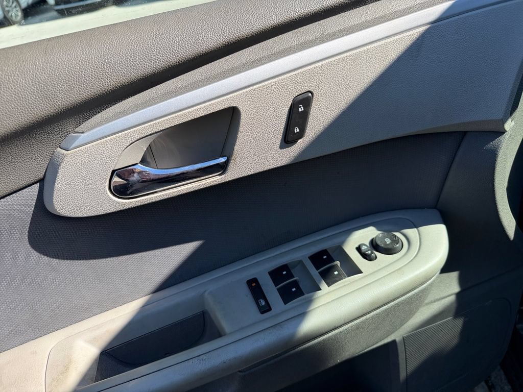 Used 2011 Chevrolet Traverse LS FWD image 15