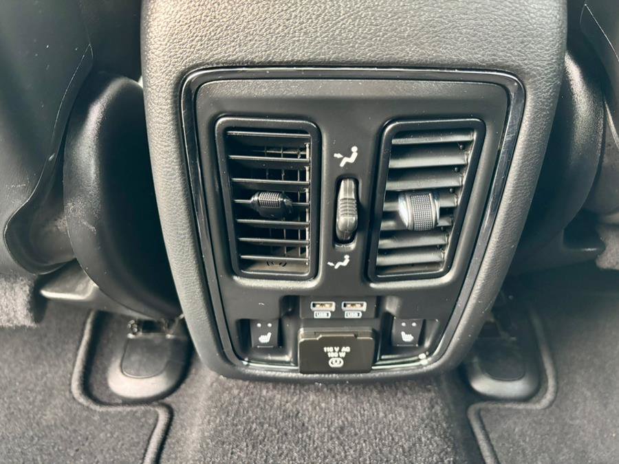 Used 2020 Jeep Grand Cherokee Overland AWD/4WD image 25