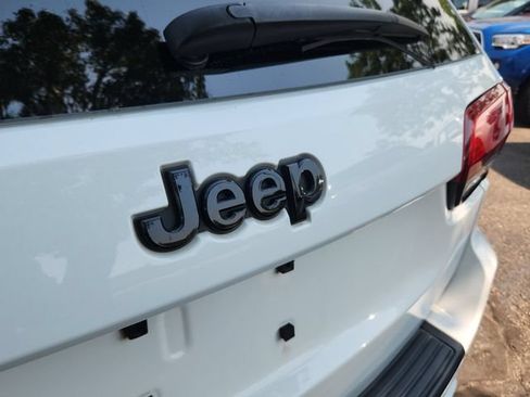 Used 2021 Jeep Grand Cherokee Laredo X AWD/4WD image 23