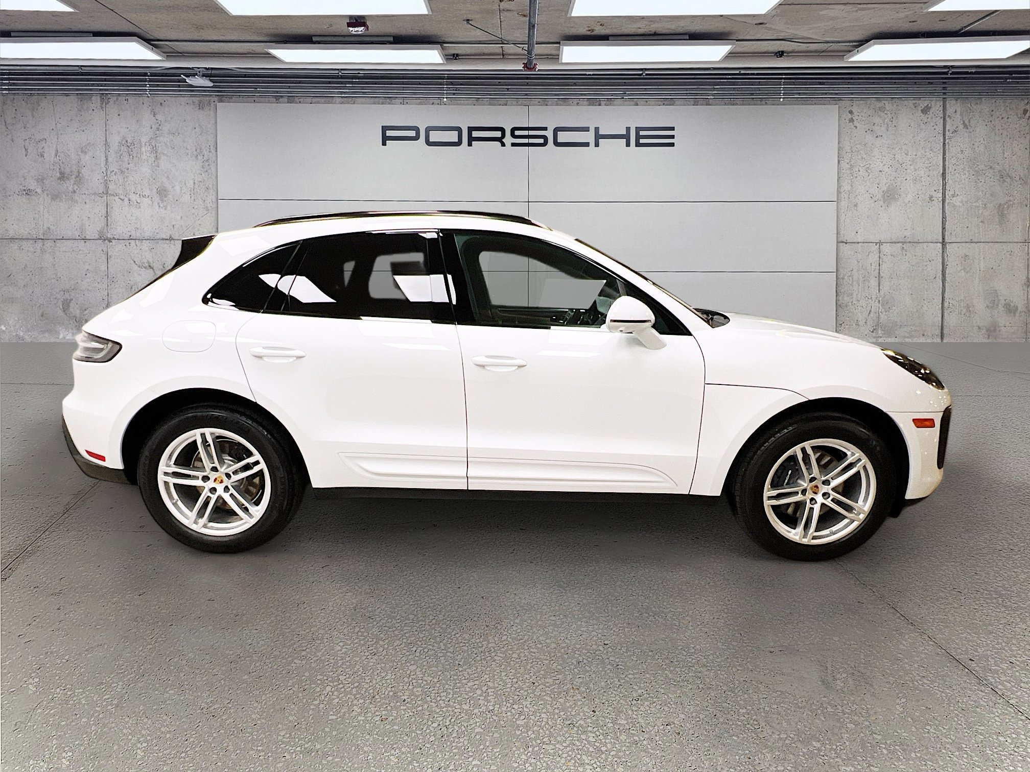 Certified 2026 Porsche Macan AWD/4WD image 8