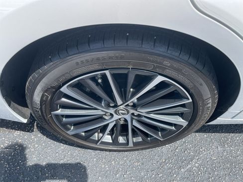Used 2024 Lexus ES 350 w/ Premium Package FWD image 4