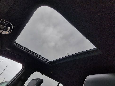 Used 2024 Jeep Grand Cherokee Summit w/ Luxury Tech Group V image 15