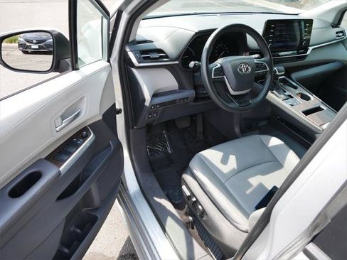 Certified 2023 Toyota Sienna XLE image 10