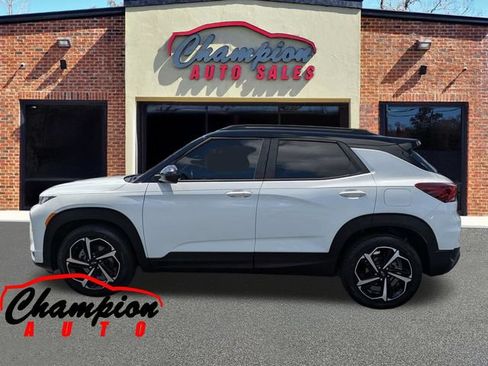 Used 2021 Chevrolet TrailBlazer RS w/ Technology Package FWD image 8