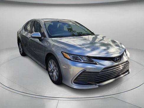 Used 2023 Toyota Camry LE image 4