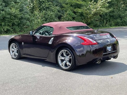 Used 2010 Nissan 370Z Touring w/ Sport Pkg RWD image 8