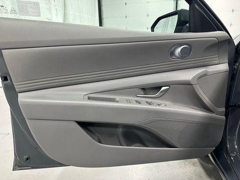 Used 2025 Hyundai Elantra SEL FWD image 8