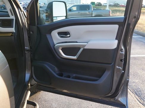 Used 2024 Nissan Titan SV w/ SV Convenience Package image 23