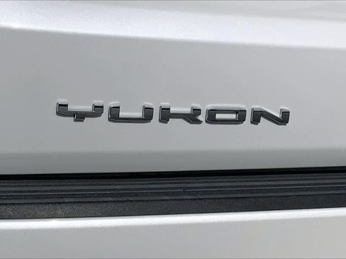 Used 2024 GMC Yukon XL Denali w/ Advanced Technology Package image 31