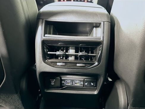 Used 2024 Jeep Grand Cherokee Limited w/ Luxury Tech Group II image 26