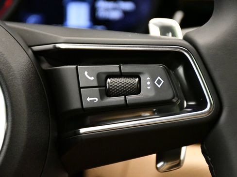 Certified 2025 Porsche Macan image 28