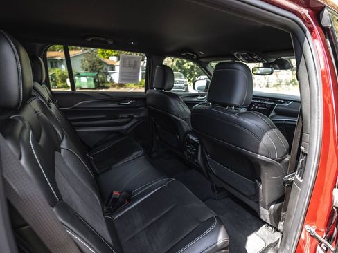 Used 2024 Jeep Grand Cherokee L Laredo AWD/4WD image 29