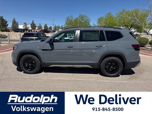 New 2026 Volkswagen Atlas Peak Edition AWD/4WD image 2
