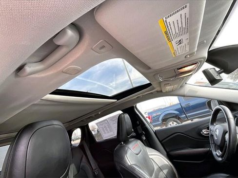 Used 2019 Jeep Cherokee Trailhawk image 20