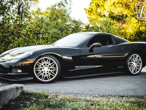 Used 2006 Chevrolet Corvette Coupe image 2