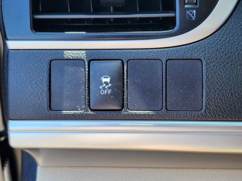 Used 2013 Toyota Camry LE FWD image 37