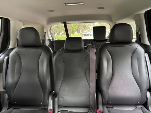 Used 2026 Kia Carnival FWD image 41