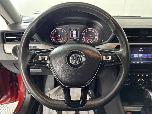 Used 2022 Volkswagen Passat 2.0T SE FWD image 14