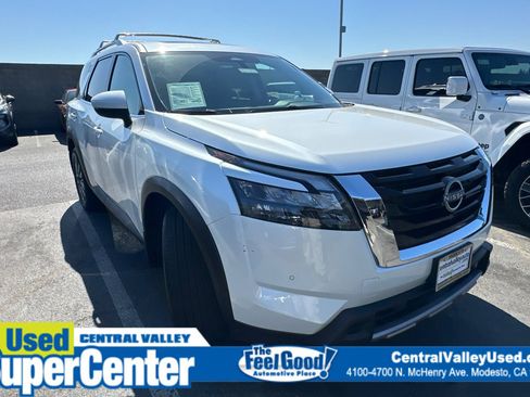 Certified 2025 Nissan Pathfinder SL w/ SL Premium Package AWD/4WD image 1
