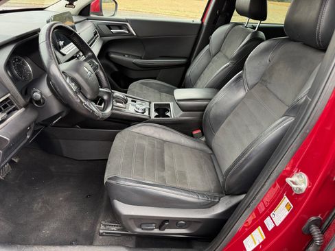 Used 2022 Mitsubishi Outlander SE image 9