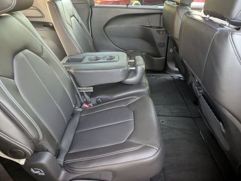 New 2026 Chrysler Pacifica Select image 20