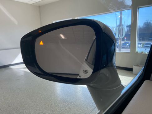 Used 2024 Chrysler Pacifica Touring-L FWD image 38