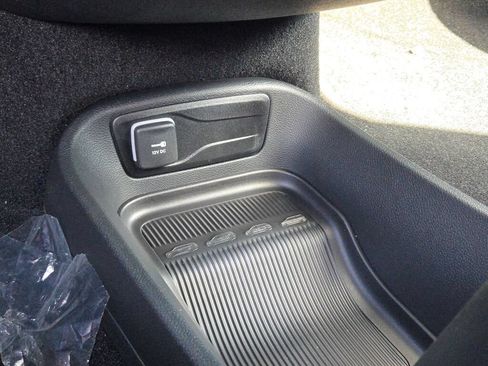 New 2026 Chrysler Pacifica Select FWD image 27