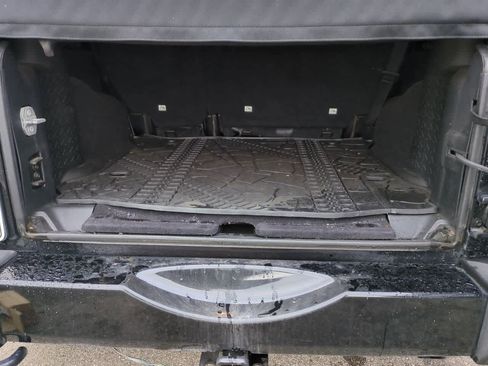 Used 2017 Jeep Wrangler Unlimited Sahara w/ Connectivity Group image 31