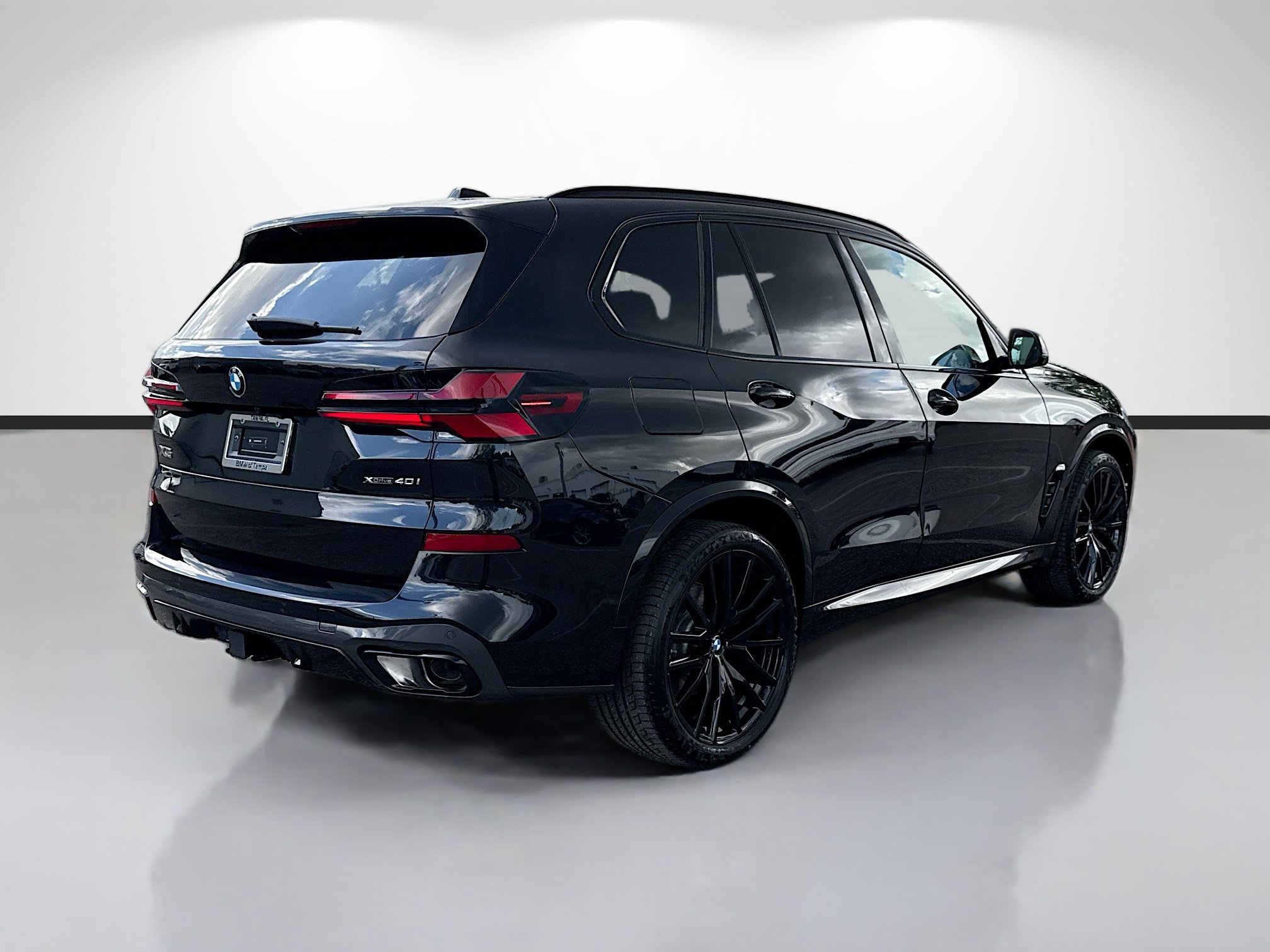 New 2026 BMW X5 xDrive40i w/ M Sport Package AWD/4WD image 3