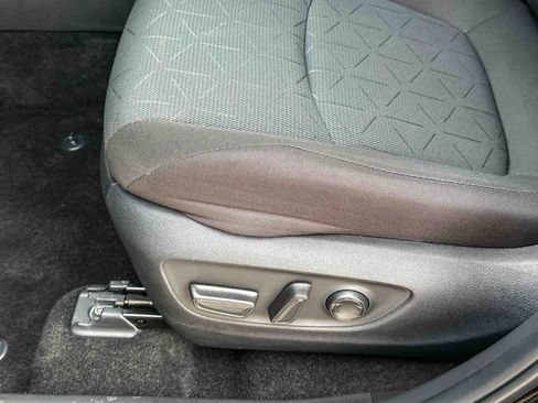 Used 2025 Toyota RAV4 XLE w/ Convenience Package FWD image 15