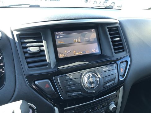 Used 2014 Nissan Pathfinder SV image 20