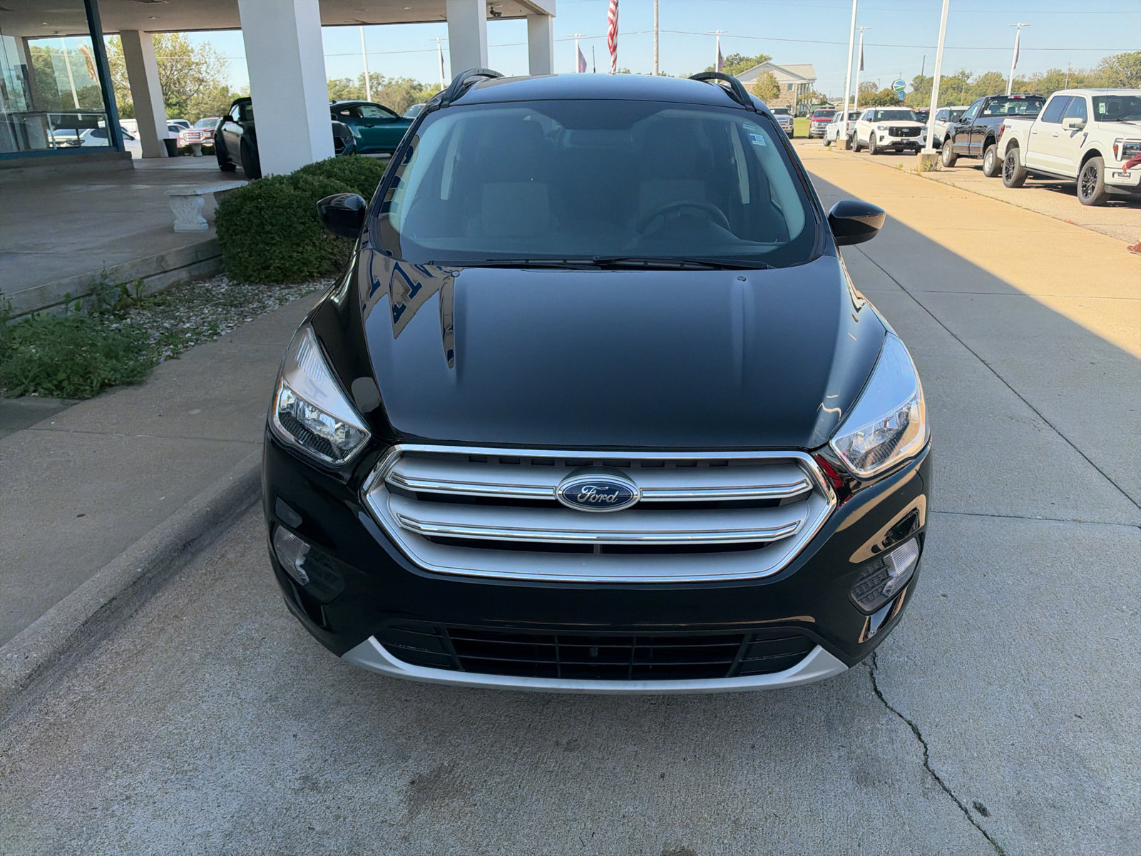 Used 2018 Ford Escape SE FWD image 3