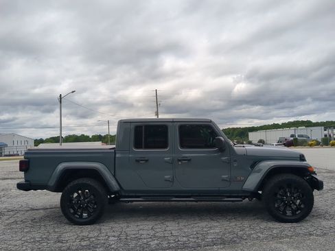 Used 2024 Jeep Gladiator Sport AWD/4WD image 1
