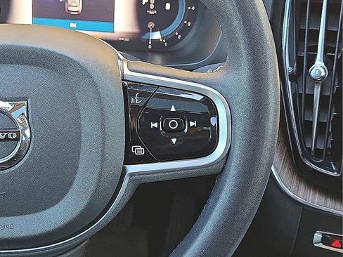 Certified 2023 Volvo XC60 B5 Plus w/ Protection Package Premier image 21