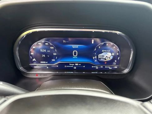 Used 2022 Chevrolet Suburban Z71 w/ Luxury Package AWD/4WD image 16