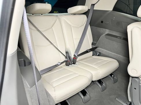 Used 2025 Cadillac XT6 Premium Luxury FWD image 18