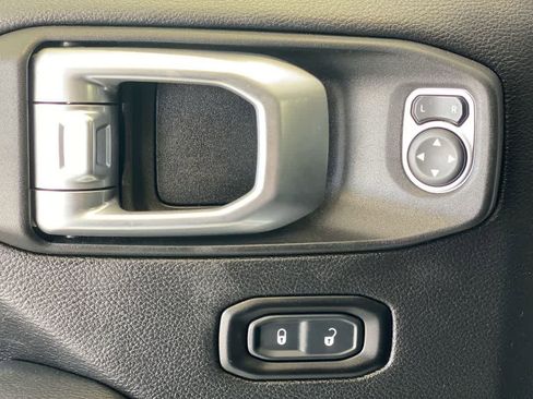 Used 2020 Jeep Wrangler Unlimited Rubicon w/ Uconnect 4C Nav & Sound Group AWD/4WD image 15