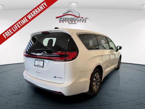 Used 2024 Chrysler Pacifica Limited FWD image 25