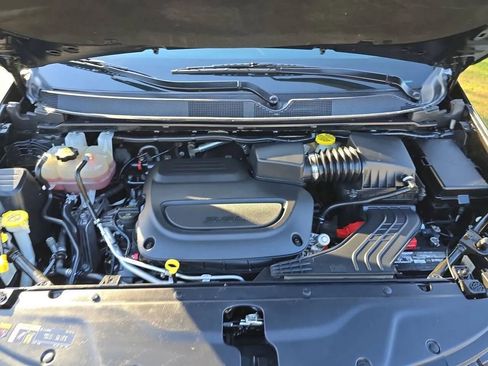 Used 2022 Chrysler Pacifica Touring-L FWD image 26