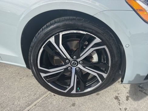 Used 2024 Volvo S60 B5 Plus image 12