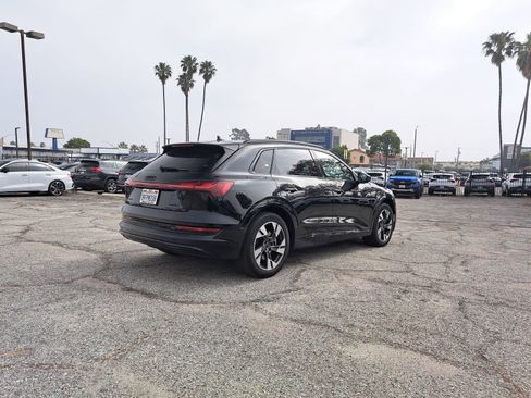 Used 2023 Audi e-tron Premium w/ Convenience Plus Package image 3