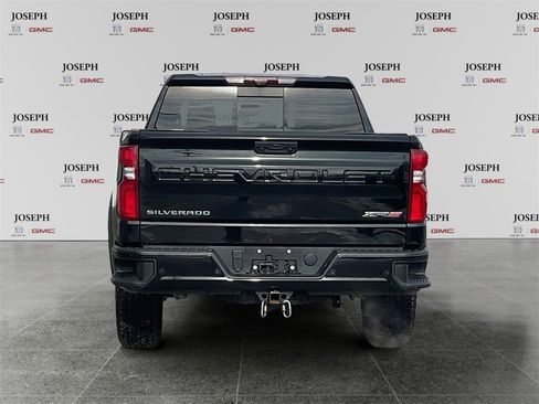 Used 2023 Chevrolet Silverado 1500 ZR2 w/ Technology Package image 6