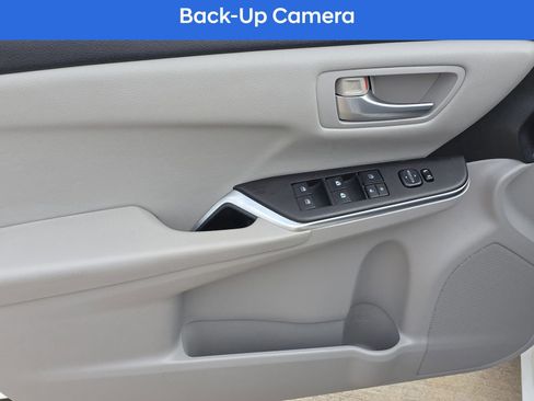 Used 2016 Toyota Camry SE image 17